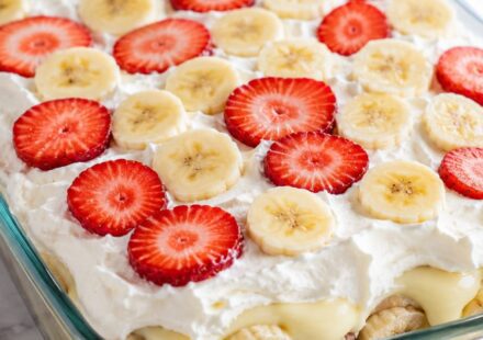 Strawberry Banana Pudding Cake