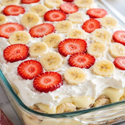 Strawberry Banana Pudding Cake